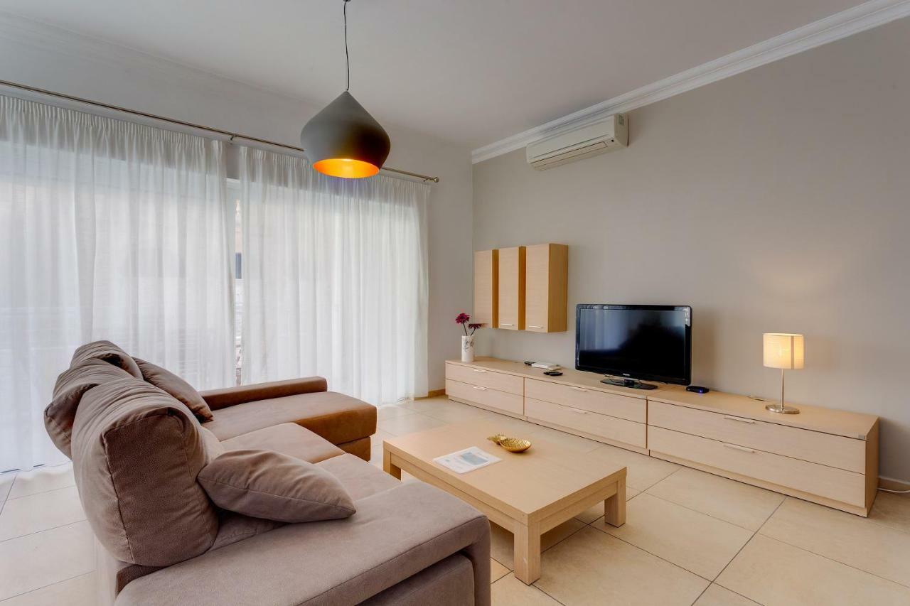 Apartment In Fort Cambridge With Pool Слима Экстерьер фото