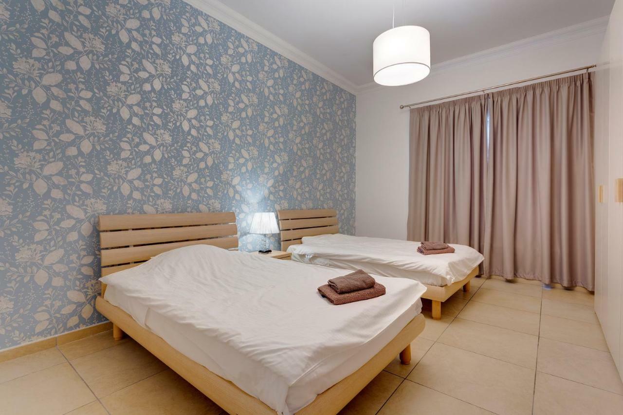 Apartment In Fort Cambridge With Pool Слима Экстерьер фото
