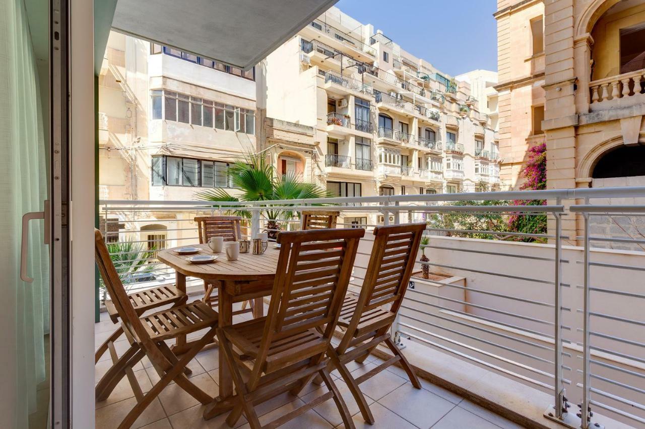Apartment In Fort Cambridge With Pool Слима Экстерьер фото