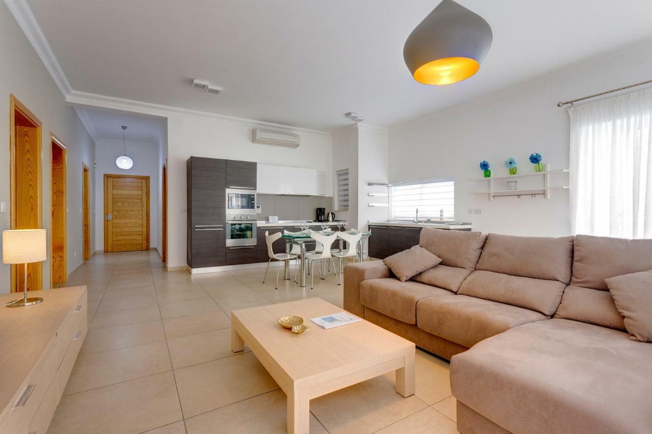 Apartment In Fort Cambridge With Pool Слима Экстерьер фото